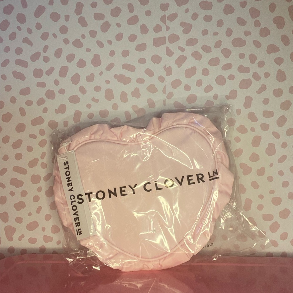 BRAND NEW Stoney Clover Lane Heart pouch in scones and cakes